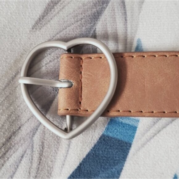New Womens Western Heart Belt in Camel Beige 40½" - Picture 4 of 6
